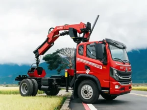 High-efficiency hydraulic system on TK804 4-ton crane enabling smooth, simultaneous articulating boom movements for increased site productivity.
