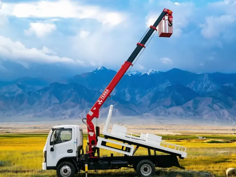 Multi-functional 4t stiff boom crane TS1004 adapted for street light maintenance, landscaping, and light logistics.